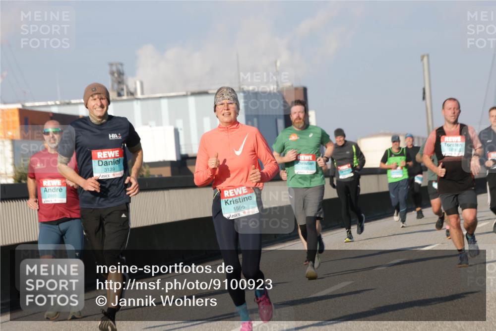 03.10.2025 - Köhlbrandbrückenlauf Jannik Wohlers http://msf.ph/oto/9100923 03.10.2025 09:48:45 Position 3 2995, 3139, 1595, 1105, 12, 4 meine-sportfotos.de
