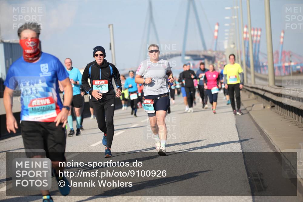 03.10.2025 - Köhlbrandbrückenlauf Jannik Wohlers http://msf.ph/oto/9100926 03.10.2025 10:03:16 Position 3 3116, 1846 meine-sportfotos.de