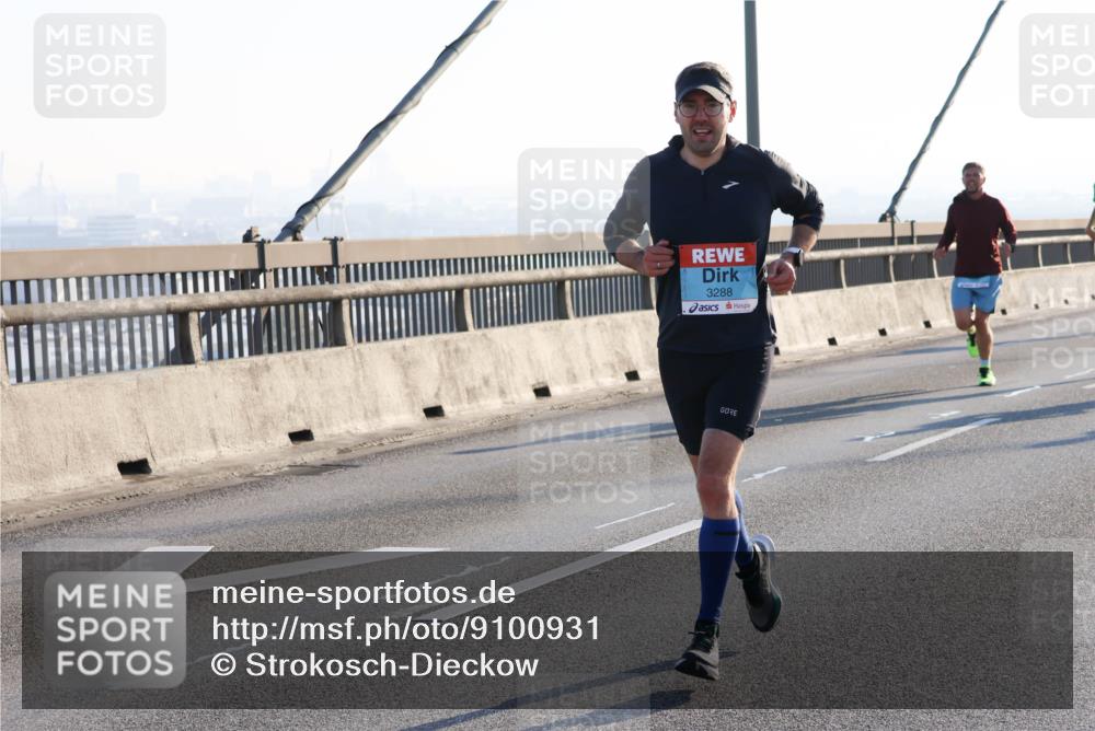 03.10.2025 - Köhlbrandbrückenlauf Strokosch-Dieckow http://msf.ph/oto/9100931 03.10.2025 09:20:16 Position 1 3288 meine-sportfotos.de