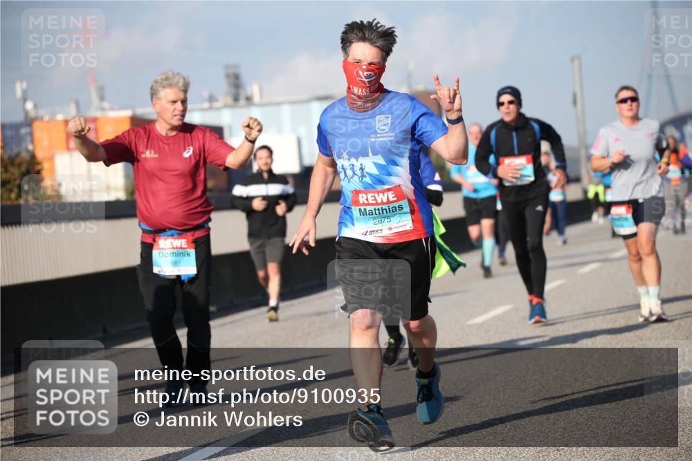 03.10.2025 - Köhlbrandbrückenlauf Jannik Wohlers http://msf.ph/oto/9100935 03.10.2025 10:03:17 Position 3 15, 2675 meine-sportfotos.de