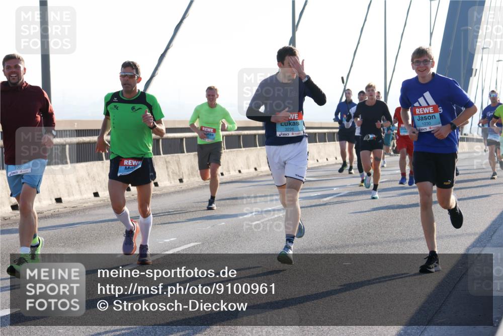 03.10.2025 - Köhlbrandbrückenlauf Strokosch-Dieckow http://msf.ph/oto/9100961 03.10.2025 09:20:18 Position 1 1065, 3226, 1230 meine-sportfotos.de