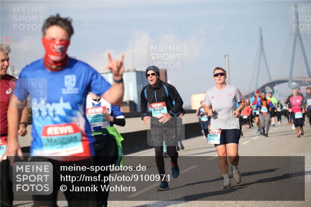 03.10.2025 - Köhlbrandbrückenlauf Jannik Wohlers http://msf.ph/oto/9100971 03.10.2025 10:03:18 Position 3 2023, 3116, 1846 meine-sportfotos.de