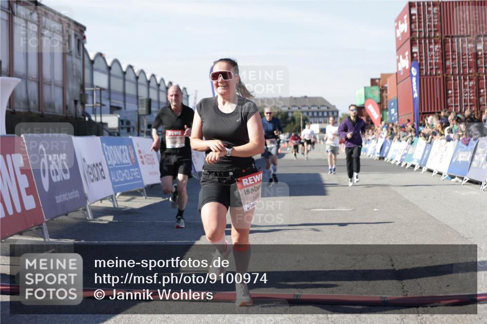 03.10.2025 - Köhlbrandbrückenlauf Jannik Wohlers http://msf.ph/oto/9100974 03.10.2025 12:57:08 Ziel 4042, 4068, 4080, 4086, 5699, 5846, 5898, 6417, 6629, 6819 meine-sportfotos.de