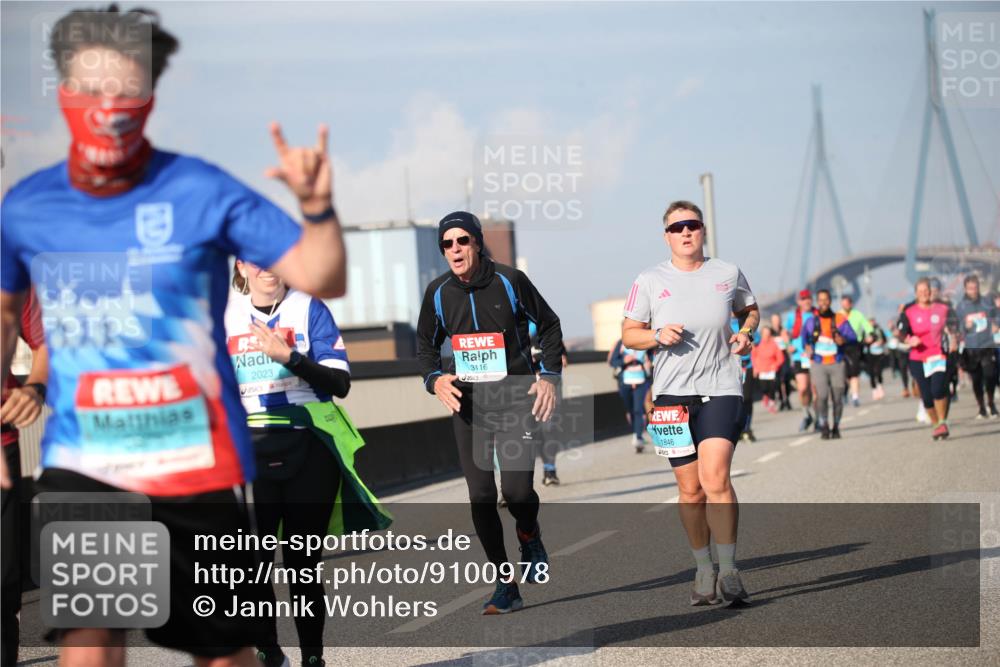 03.10.2025 - Köhlbrandbrückenlauf Jannik Wohlers http://msf.ph/oto/9100978 03.10.2025 10:03:18 Position 3 2023, 3116, 1846, 5 meine-sportfotos.de