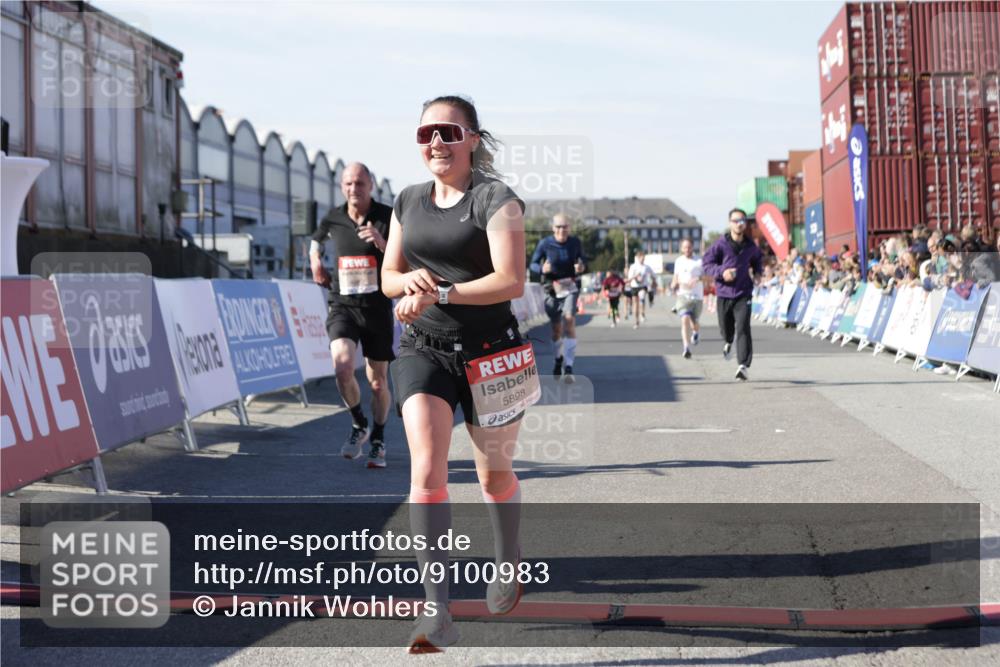 03.10.2025 - Köhlbrandbrückenlauf Jannik Wohlers http://msf.ph/oto/9100983 03.10.2025 12:57:08 Ziel 4042, 4068, 4080, 4086, 5699, 5846, 5898, 6417, 6629, 6819 meine-sportfotos.de
