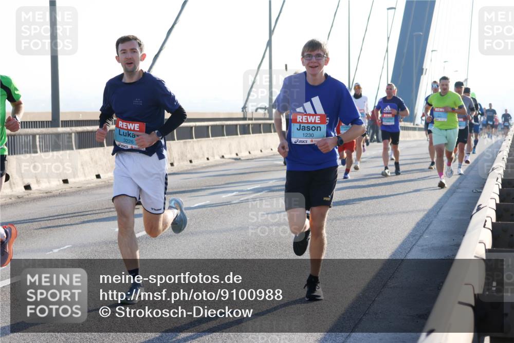 03.10.2025 - Köhlbrandbrückenlauf Strokosch-Dieckow http://msf.ph/oto/9100988 03.10.2025 09:20:19 Position 1 3226, 1230 meine-sportfotos.de