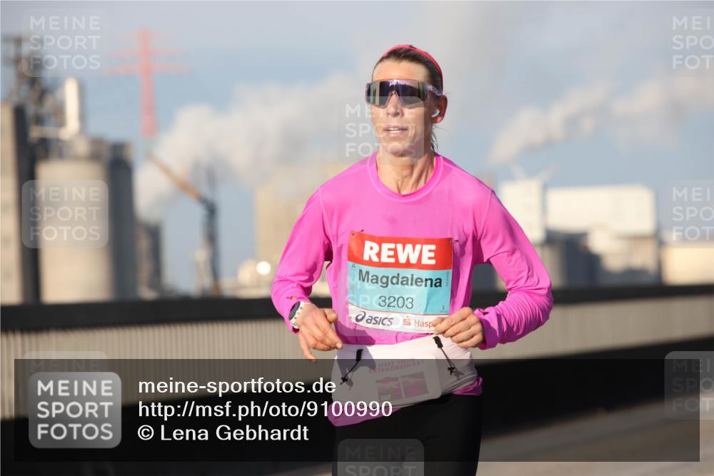 03.10.2025 - Köhlbrandbrückenlauf Lena Gebhardt http://msf.ph/oto/9100990 03.10.2025 09:36:24 Position 2 3203 meine-sportfotos.de