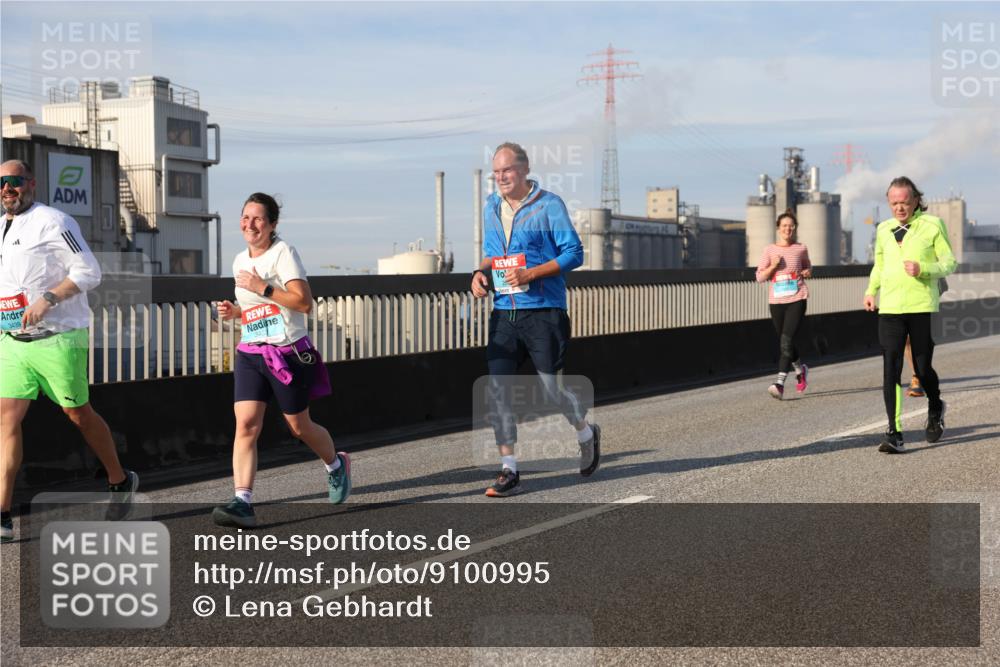 03.10.2025 - Köhlbrandbrückenlauf Lena Gebhardt http://msf.ph/oto/9100995 03.10.2025 10:11:13 Position 2 3439 meine-sportfotos.de