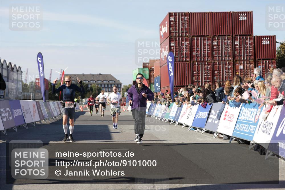 03.10.2025 - Köhlbrandbrückenlauf Jannik Wohlers http://msf.ph/oto/9101000 03.10.2025 12:57:09 Ziel 4042, 4068, 4080, 4086, 4251, 5699, 5846, 5898, 5926, 6417, 6629, 6819 meine-sportfotos.de