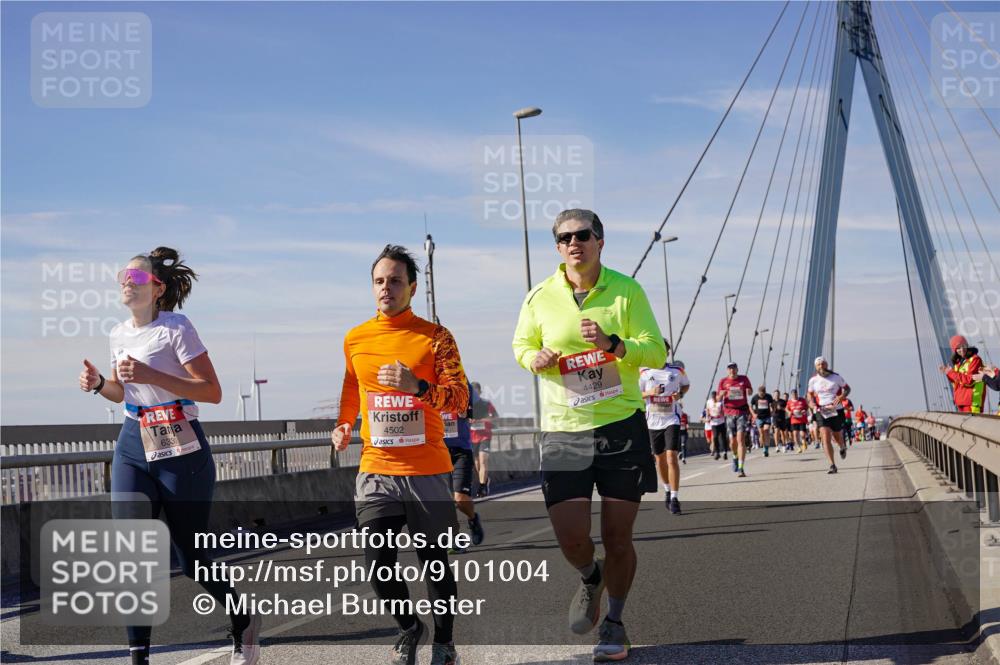 03.10.2025 - Köhlbrandbrückenlauf Michael Burmester http://msf.ph/oto/9101004 03.10.2025 12:46:29 Position 2 6330, 4502, 4429, 111 meine-sportfotos.de