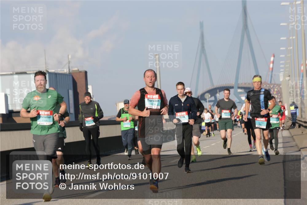 03.10.2025 - Köhlbrandbrückenlauf Jannik Wohlers http://msf.ph/oto/9101007 03.10.2025 09:48:47 Position 3 1105, 1274 meine-sportfotos.de