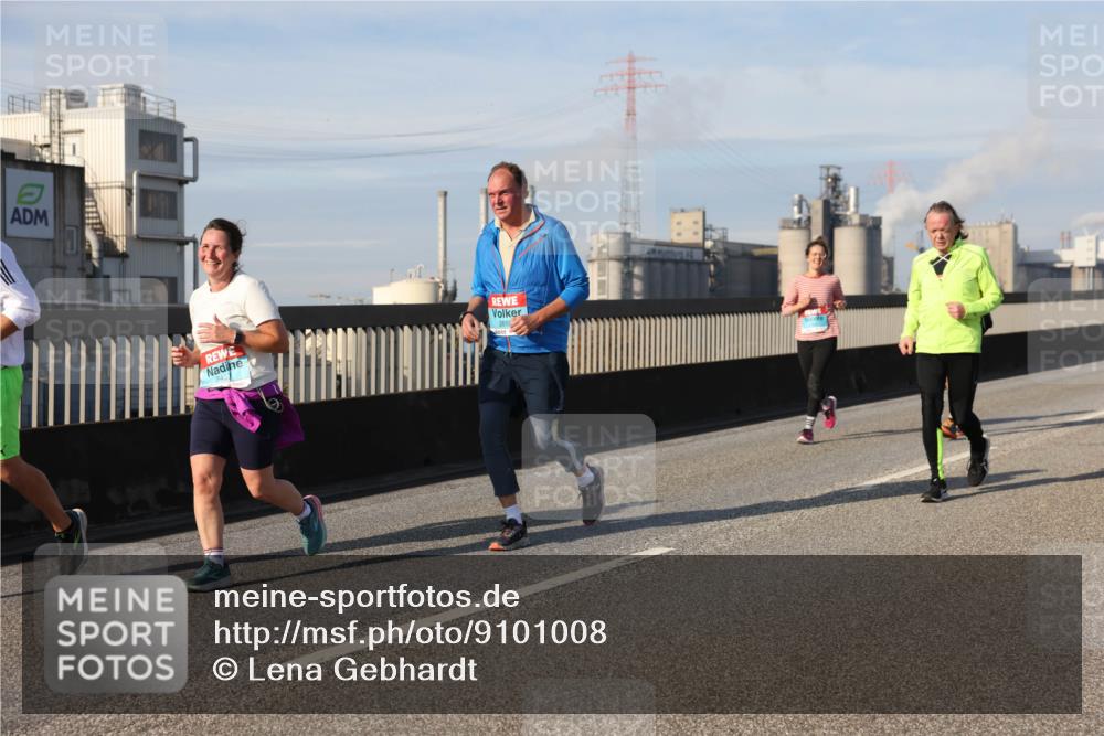 03.10.2025 - Köhlbrandbrückenlauf Lena Gebhardt http://msf.ph/oto/9101008 03.10.2025 10:11:13 Position 2 3453, 2650 meine-sportfotos.de