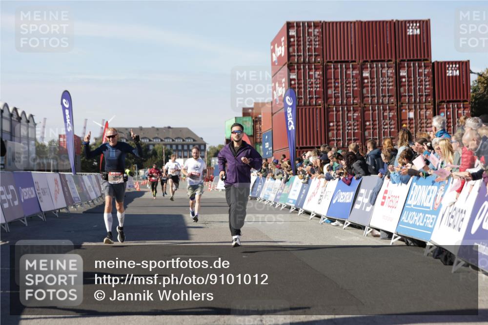 03.10.2025 - Köhlbrandbrückenlauf Jannik Wohlers http://msf.ph/oto/9101012 03.10.2025 12:57:09 Ziel 4042, 4068, 4080, 4086, 4251, 5699, 5846, 5898, 5926, 6417, 6629, 6819 meine-sportfotos.de