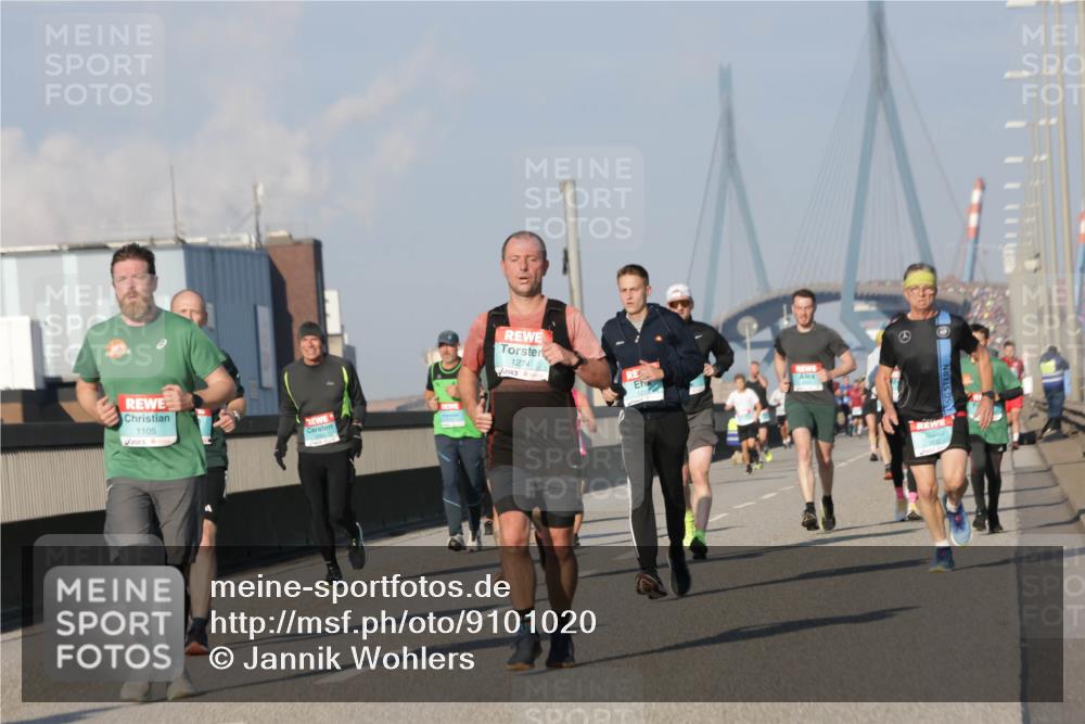 03.10.2025 - Köhlbrandbrückenlauf Jannik Wohlers http://msf.ph/oto/9101020 03.10.2025 09:48:47 Position 3 1105, 1274 meine-sportfotos.de
