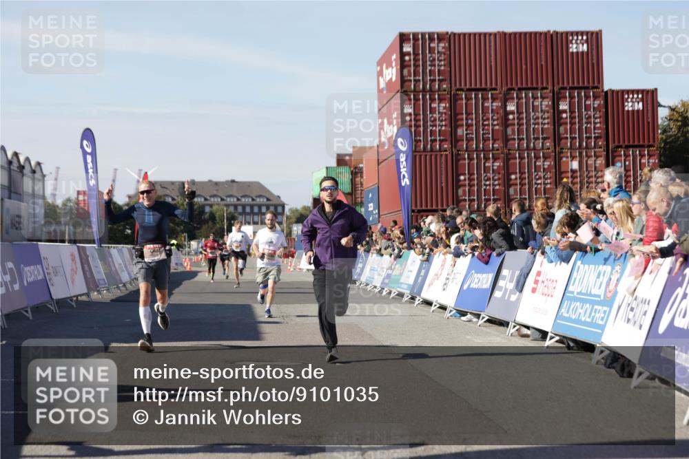 03.10.2025 - Köhlbrandbrückenlauf Jannik Wohlers http://msf.ph/oto/9101035 03.10.2025 12:57:09 Ziel 4042, 4068, 4080, 4086, 4251, 5699, 5846, 5898, 5926, 6417, 6629, 6819 meine-sportfotos.de