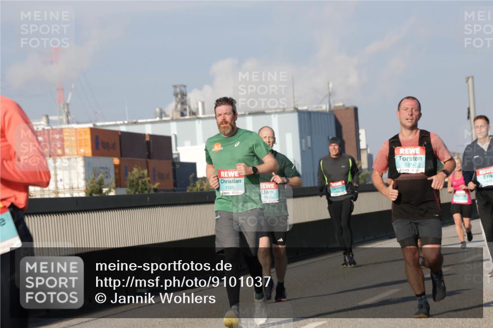 03.10.2025 - Köhlbrandbrückenlauf Jannik Wohlers http://msf.ph/oto/9101037 03.10.2025 09:48:48 Position 3 1105, 1493, 1274, 1216 meine-sportfotos.de