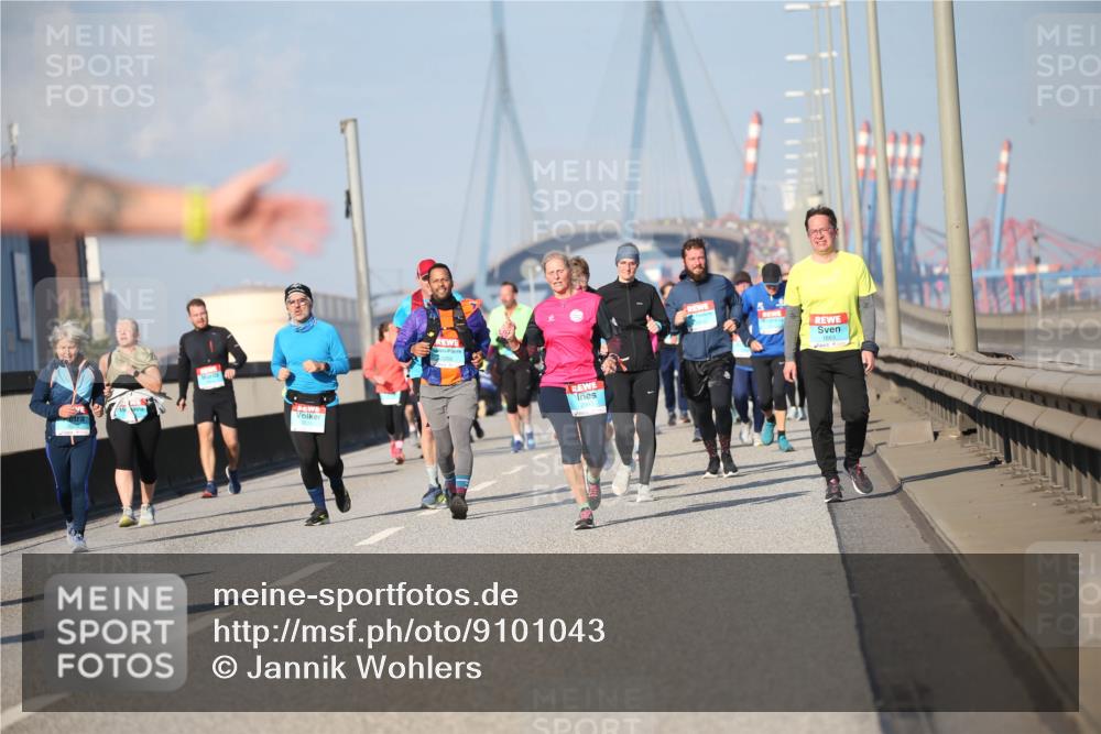 03.10.2025 - Köhlbrandbrückenlauf Jannik Wohlers http://msf.ph/oto/9101043 03.10.2025 10:03:21 Position 3 1663 meine-sportfotos.de