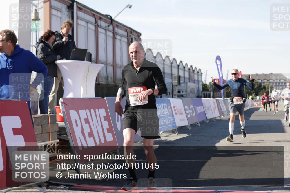 03.10.2025 - Köhlbrandbrückenlauf Jannik Wohlers http://msf.ph/oto/9101045 03.10.2025 12:57:10 Ziel 4042, 4080, 4251, 5699, 5846, 5898, 5926, 6417, 6629, 6819 meine-sportfotos.de