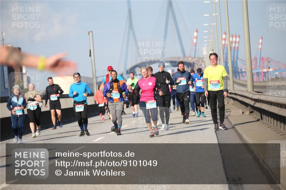 03.10.2025 - Köhlbrandbrückenlauf Jannik Wohlers http://msf.ph/oto/9101049 03.10.2025 10:03:21 Position 3 108 meine-sportfotos.de
