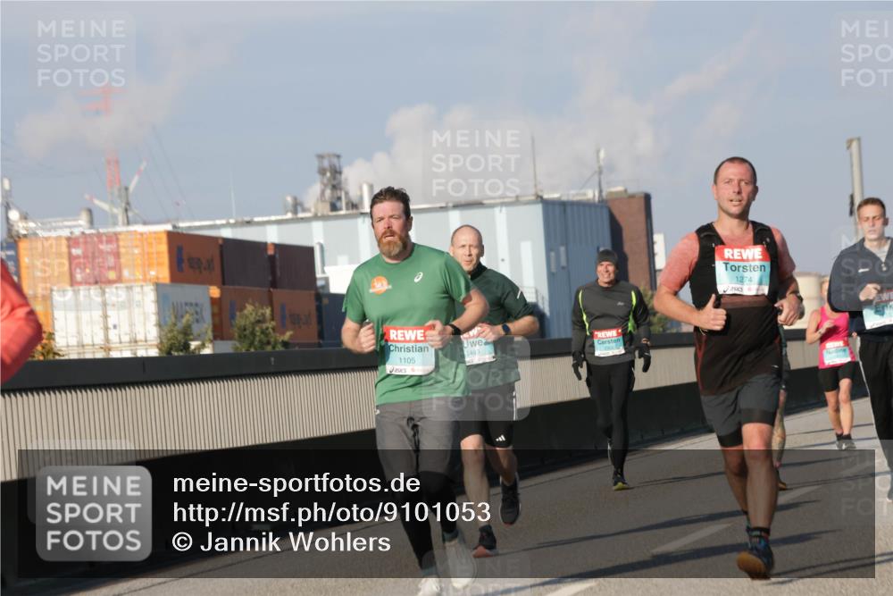 03.10.2025 - Köhlbrandbrückenlauf Jannik Wohlers http://msf.ph/oto/9101053 03.10.2025 09:48:48 Position 3 1105, 1493, 1274 meine-sportfotos.de