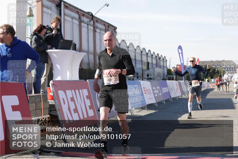 03.10.2025 - Köhlbrandbrückenlauf Jannik Wohlers http://msf.ph/oto/9101057 03.10.2025 12:57:10 Ziel 4042, 4080, 4251, 5699, 5846, 5898, 5926, 6417, 6629, 6819 meine-sportfotos.de