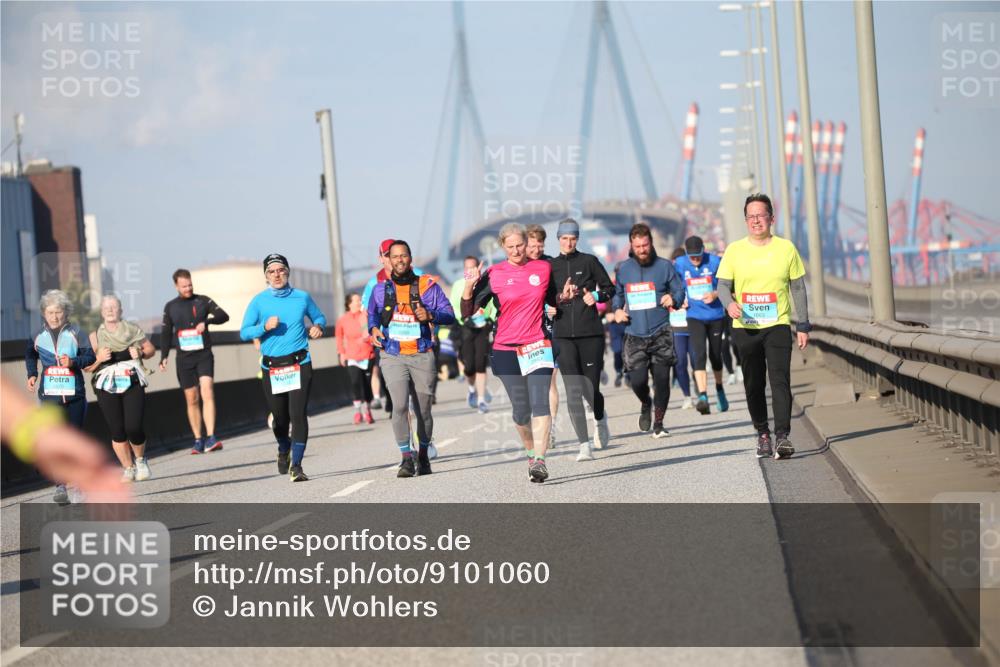 03.10.2025 - Köhlbrandbrückenlauf Jannik Wohlers http://msf.ph/oto/9101060 03.10.2025 10:03:22 Position 3  meine-sportfotos.de
