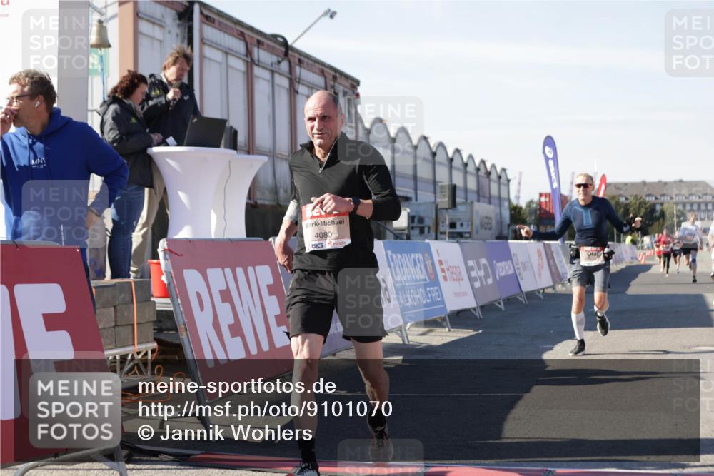 03.10.2025 - Köhlbrandbrückenlauf Jannik Wohlers http://msf.ph/oto/9101070 03.10.2025 12:57:10 Ziel 4042, 4080, 4251, 5699, 5846, 5898, 5926, 6417, 6629, 6819 meine-sportfotos.de