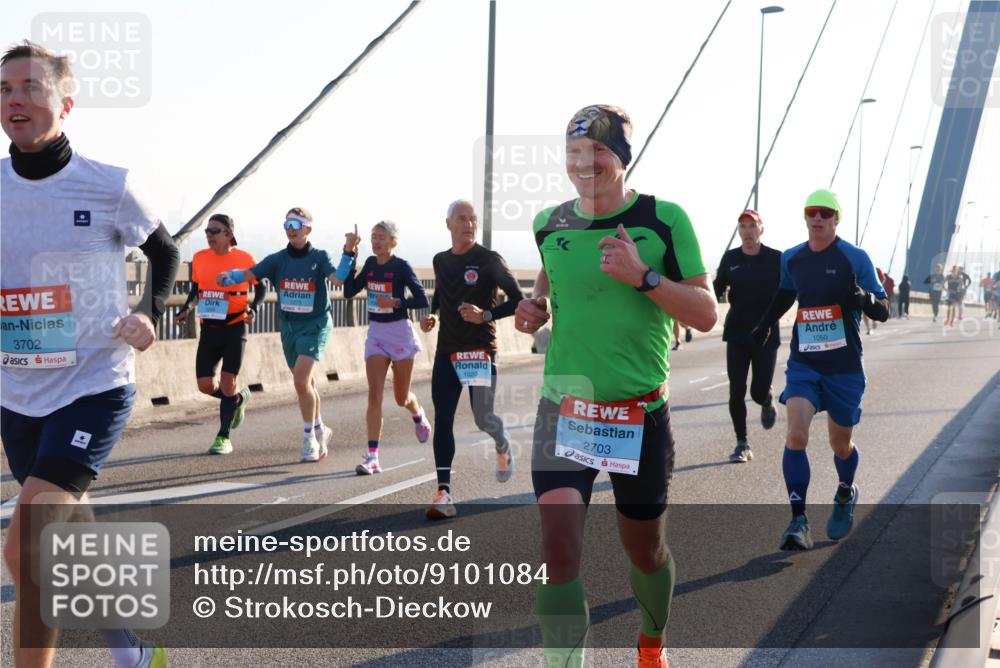 03.10.2025 - Köhlbrandbrückenlauf Strokosch-Dieckow http://msf.ph/oto/9101084 03.10.2025 09:20:29 Position 1 3702, 1020, 2703, 1050 meine-sportfotos.de