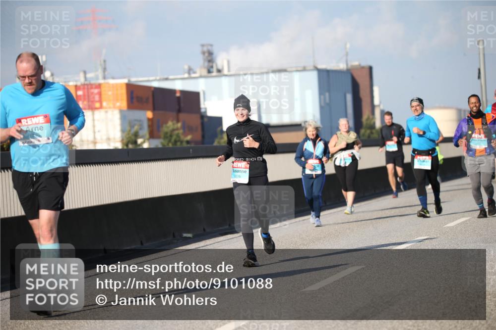 03.10.2025 - Köhlbrandbrückenlauf Jannik Wohlers http://msf.ph/oto/9101088 03.10.2025 10:03:24 Position 3 2076, 2200 meine-sportfotos.de
