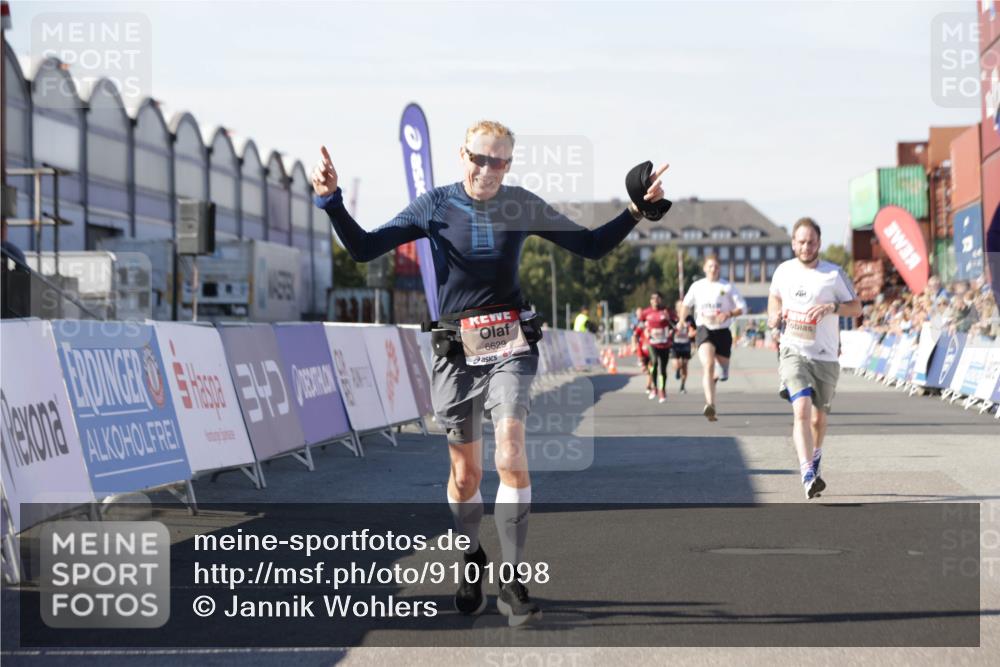 03.10.2025 - Köhlbrandbrückenlauf Jannik Wohlers http://msf.ph/oto/9101098 03.10.2025 12:57:11 Ziel 4042, 4080, 4251, 5699, 5846, 5898, 5926, 6417, 6629, 6819 meine-sportfotos.de