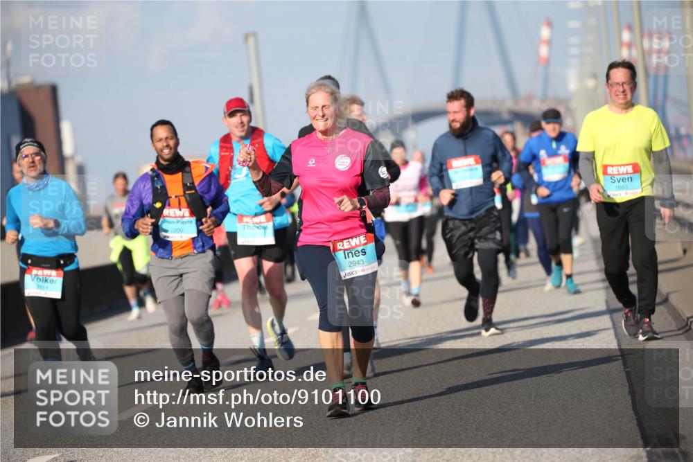 03.10.2025 - Köhlbrandbrückenlauf Jannik Wohlers http://msf.ph/oto/9101100 03.10.2025 10:03:26 Position 3 3114, 2200, 2943, 1663 meine-sportfotos.de