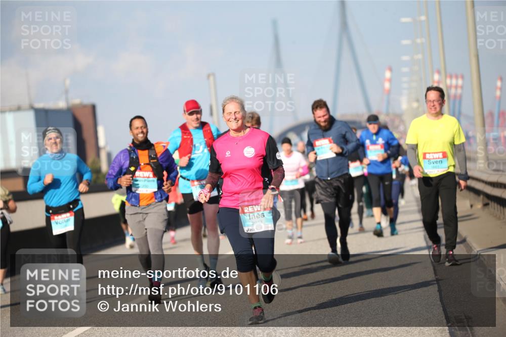 03.10.2025 - Köhlbrandbrückenlauf Jannik Wohlers http://msf.ph/oto/9101106 03.10.2025 10:03:27 Position 3 200, 2943, 1663 meine-sportfotos.de