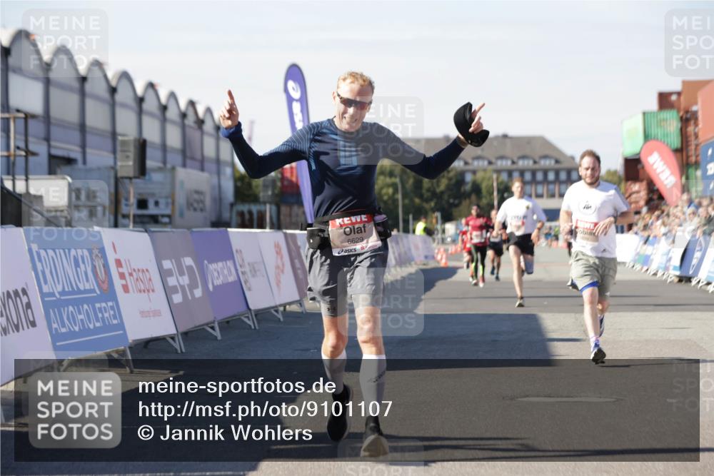 03.10.2025 - Köhlbrandbrückenlauf Jannik Wohlers http://msf.ph/oto/9101107 03.10.2025 12:57:11 Ziel 4042, 4080, 4251, 5699, 5846, 5898, 5926, 6417, 6629, 6819 meine-sportfotos.de
