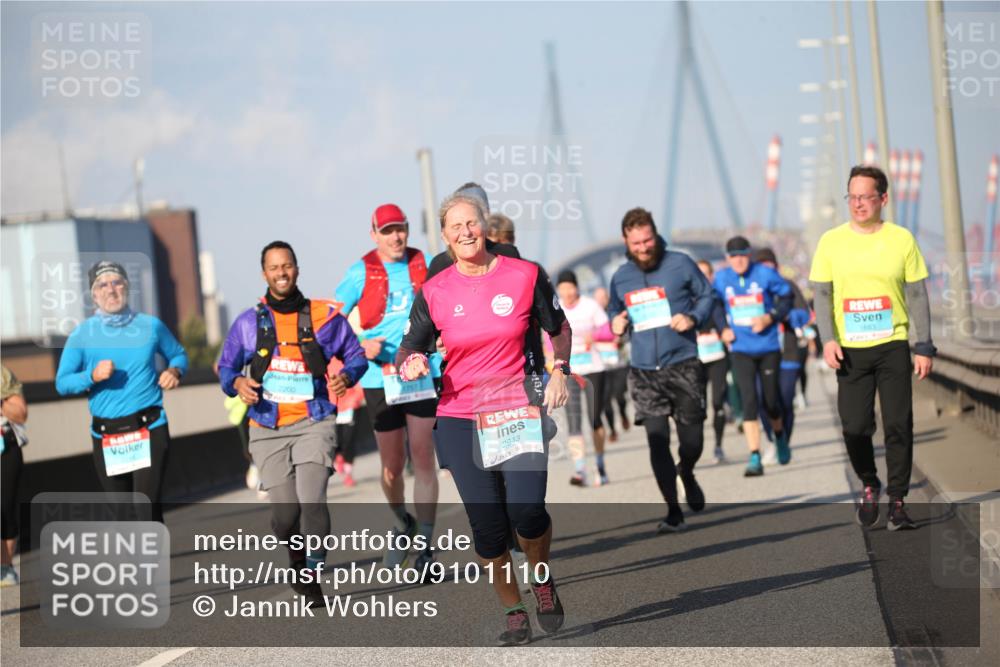03.10.2025 - Köhlbrandbrückenlauf Jannik Wohlers http://msf.ph/oto/9101110 03.10.2025 10:03:27 Position 3 2200, 2943, 1663 meine-sportfotos.de