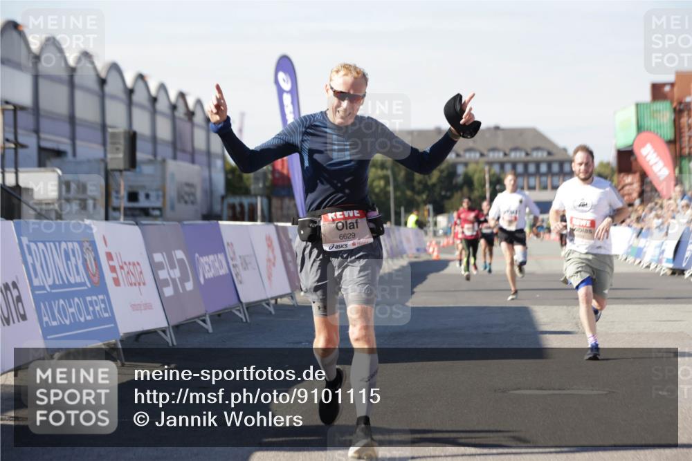 03.10.2025 - Köhlbrandbrückenlauf Jannik Wohlers http://msf.ph/oto/9101115 03.10.2025 12:57:11 Ziel 4042, 4080, 4251, 5699, 5846, 5898, 5926, 6417, 6629, 6819 meine-sportfotos.de