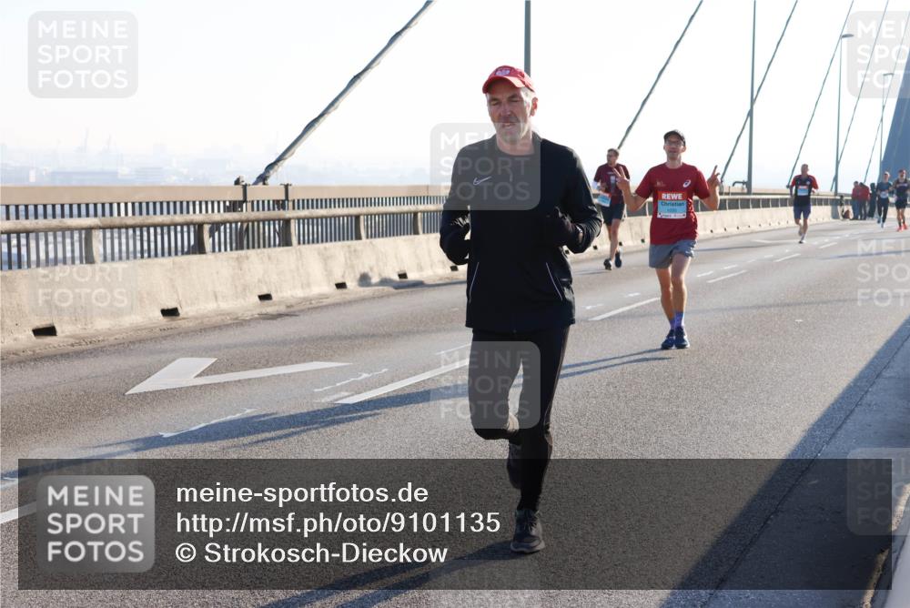 03.10.2025 - Köhlbrandbrückenlauf Strokosch-Dieckow http://msf.ph/oto/9101135 03.10.2025 09:20:31 Position 1  meine-sportfotos.de