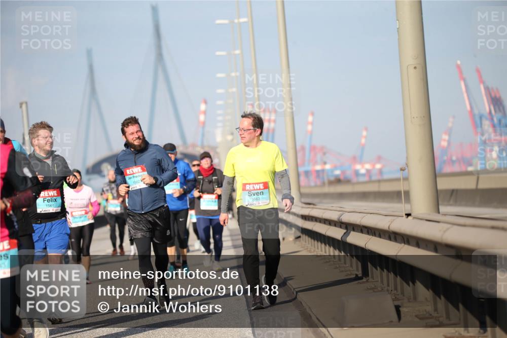 03.10.2025 - Köhlbrandbrückenlauf Jannik Wohlers http://msf.ph/oto/9101138 03.10.2025 10:03:29 Position 3 1561, 1562, 1663 meine-sportfotos.de