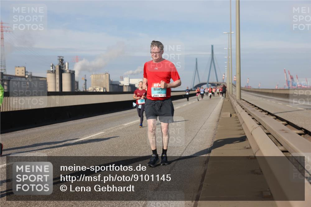03.10.2025 - Köhlbrandbrückenlauf Lena Gebhardt http://msf.ph/oto/9101145 03.10.2025 10:11:15 Position 2 1961 meine-sportfotos.de