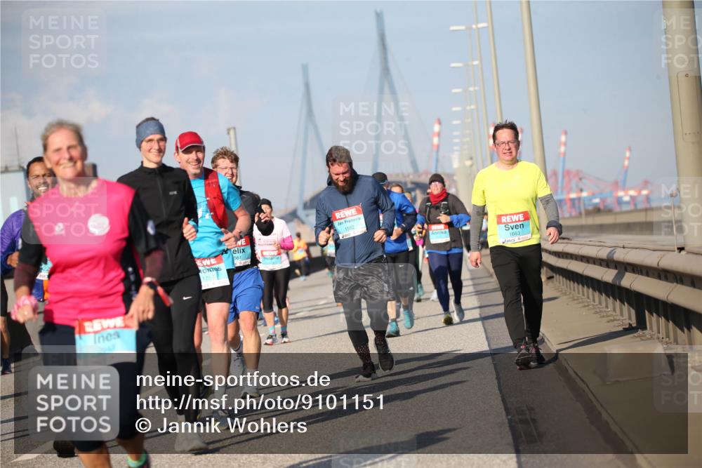03.10.2025 - Köhlbrandbrückenlauf Jannik Wohlers http://msf.ph/oto/9101151 03.10.2025 10:03:29 Position 3 561, 1757, 1562, 1663 meine-sportfotos.de