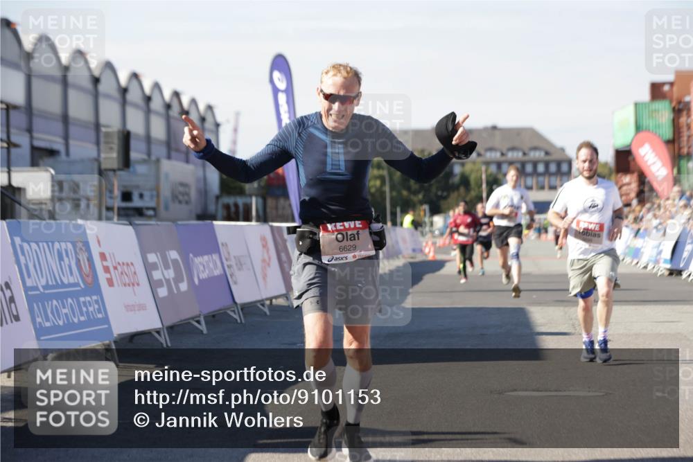 03.10.2025 - Köhlbrandbrückenlauf Jannik Wohlers http://msf.ph/oto/9101153 03.10.2025 12:57:11 Ziel 4042, 4080, 4251, 5699, 5846, 5898, 5926, 6417, 6629, 6819 meine-sportfotos.de