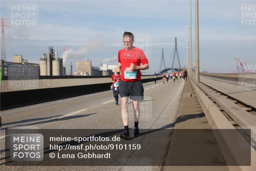 03.10.2025 - Köhlbrandbrückenlauf Lena Gebhardt http://msf.ph/oto/9101159 03.10.2025 10:11:15 Position 2 1961 meine-sportfotos.de