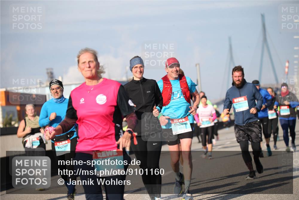 03.10.2025 - Köhlbrandbrückenlauf Jannik Wohlers http://msf.ph/oto/9101160 03.10.2025 10:03:30 Position 3 3114, 2943, 1757, 1542 meine-sportfotos.de