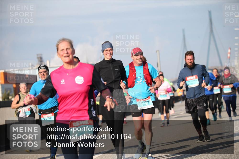 03.10.2025 - Köhlbrandbrückenlauf Jannik Wohlers http://msf.ph/oto/9101164 03.10.2025 10:03:30 Position 3 1562, 3114, 2943, 1757 meine-sportfotos.de