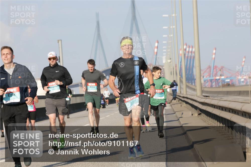 03.10.2025 - Köhlbrandbrückenlauf Jannik Wohlers http://msf.ph/oto/9101167 03.10.2025 09:48:51 Position 3 1216, 1207, 3498 meine-sportfotos.de