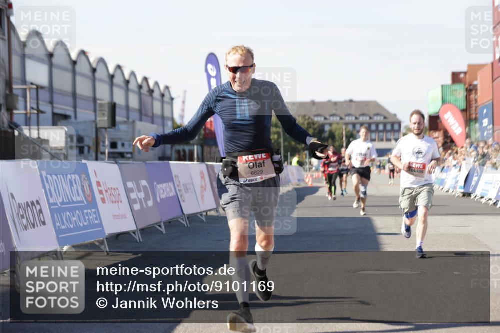 03.10.2025 - Köhlbrandbrückenlauf Jannik Wohlers http://msf.ph/oto/9101169 03.10.2025 12:57:11 Ziel 4042, 4080, 4251, 5699, 5846, 5898, 5926, 6417, 6629, 6819 meine-sportfotos.de