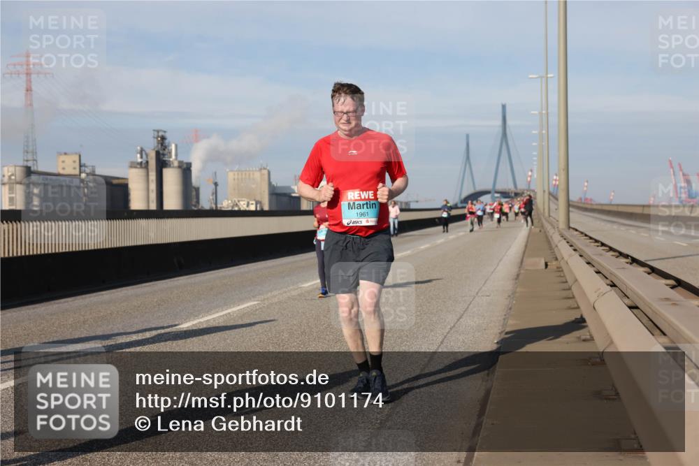03.10.2025 - Köhlbrandbrückenlauf Lena Gebhardt http://msf.ph/oto/9101174 03.10.2025 10:11:16 Position 2 1961 meine-sportfotos.de