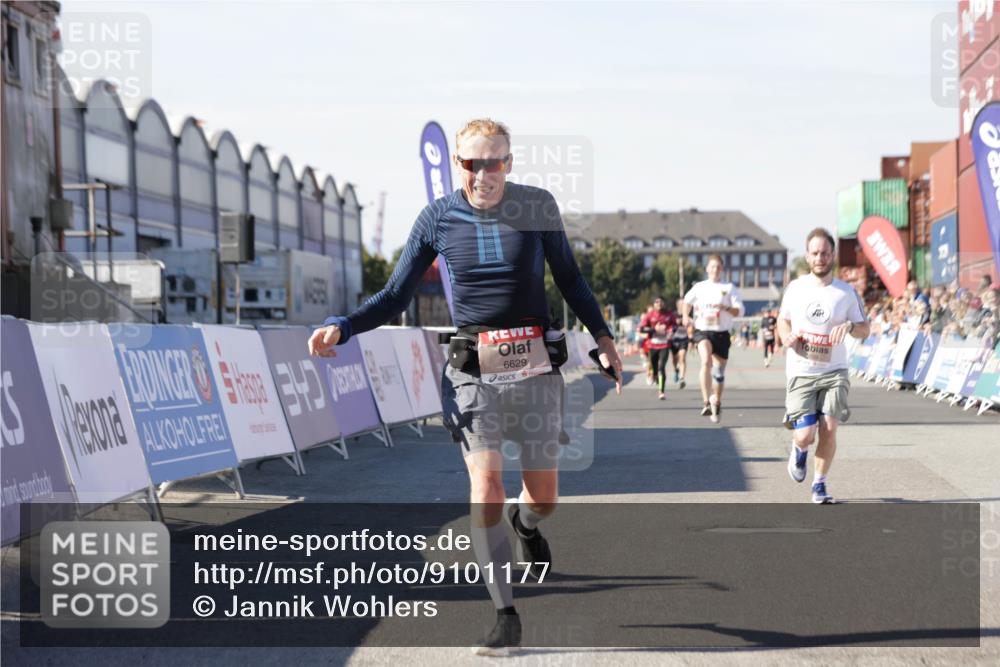 03.10.2025 - Köhlbrandbrückenlauf Jannik Wohlers http://msf.ph/oto/9101177 03.10.2025 12:57:11 Ziel 4042, 4080, 4251, 5699, 5846, 5898, 5926, 6417, 6629, 6819 meine-sportfotos.de