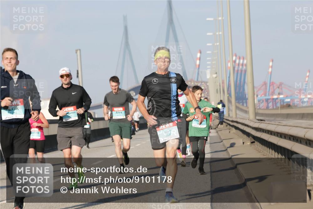 03.10.2025 - Köhlbrandbrückenlauf Jannik Wohlers http://msf.ph/oto/9101178 03.10.2025 09:48:51 Position 3 1216, 3832 meine-sportfotos.de