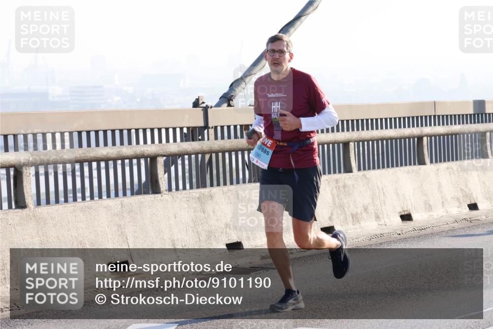 03.10.2025 - Köhlbrandbrückenlauf Strokosch-Dieckow http://msf.ph/oto/9101190 03.10.2025 09:20:35 Position 1 1090 meine-sportfotos.de