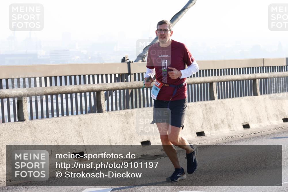 03.10.2025 - Köhlbrandbrückenlauf Strokosch-Dieckow http://msf.ph/oto/9101197 03.10.2025 09:20:35 Position 1  meine-sportfotos.de
